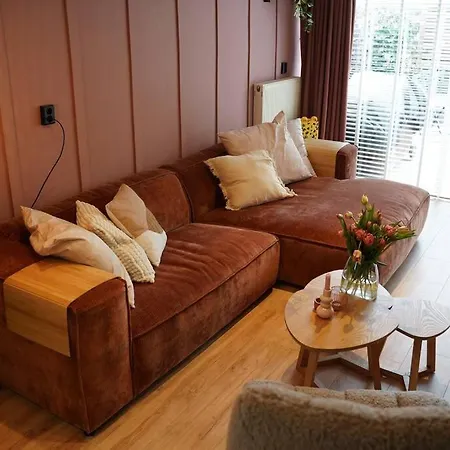 別荘 Het Warme Nest ノールトウェイケルハウト　