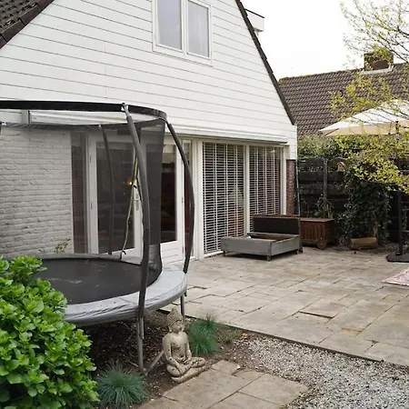 別荘 Het Warme Nest