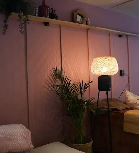 Het Warme Nest ノールトウェイケルハウト　